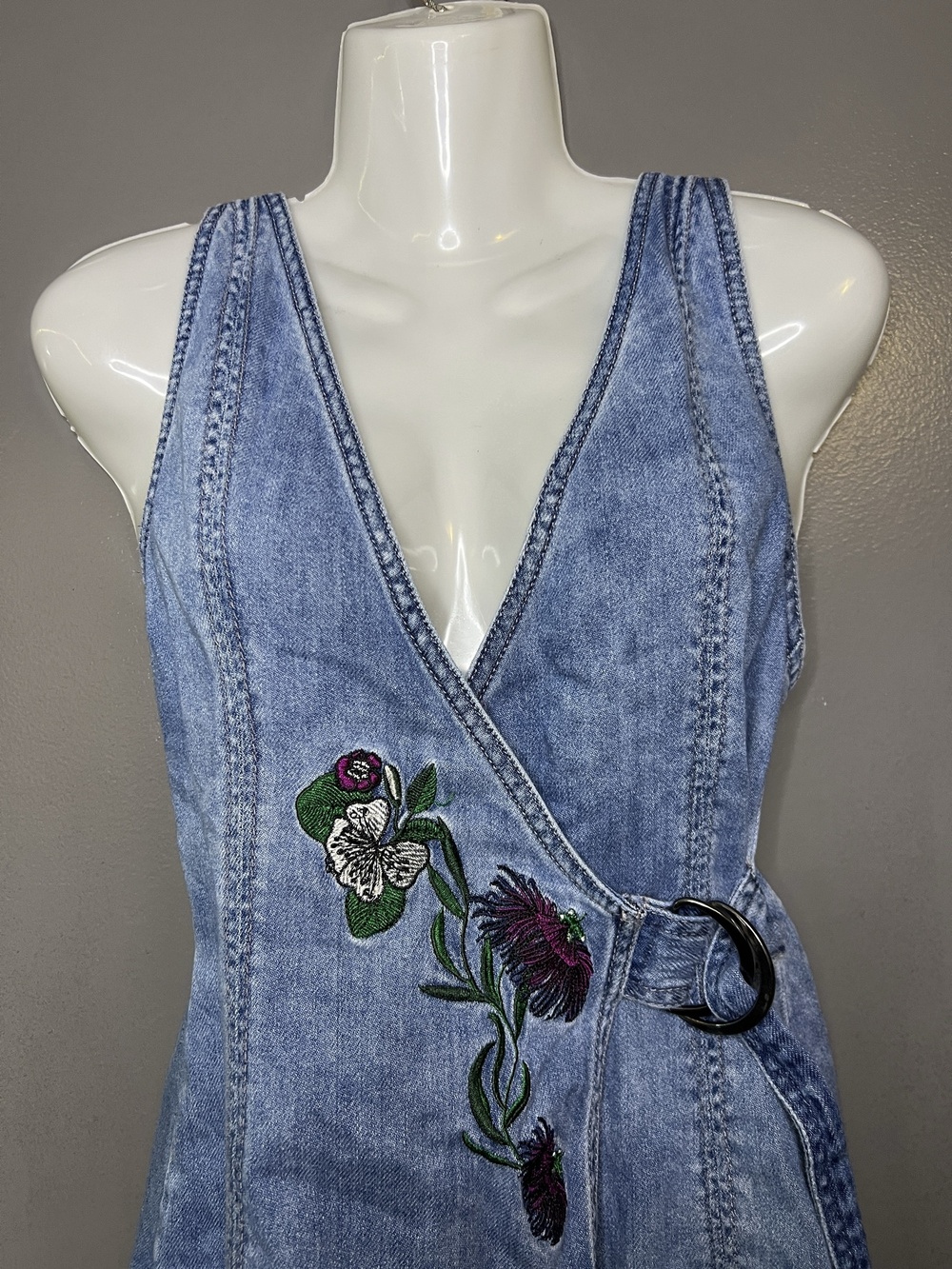H&M Loves Coachella Dress Womens 6 Blue Denim Floral Wrap Buckle Strappy Mini